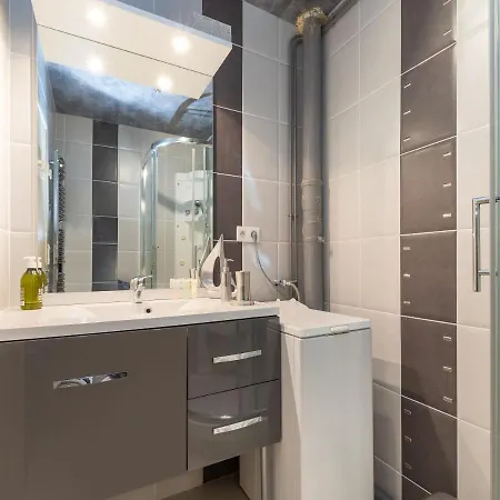 1 Bedroom Apartment For 5 *